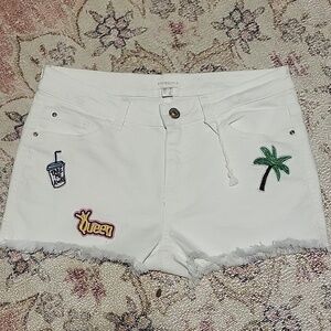 Springfield Jeans White Frayed Edge Zip Front 5-Pocket 2" Inseam Shorts - Size 8